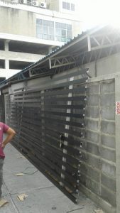 ช่างติดตั้งกระจกอลูมิเนียม