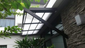 ช่างติดตั้งกระจกอลูมิเนียม